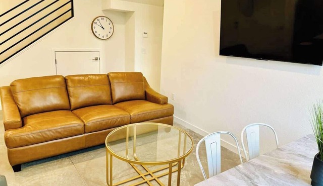 2 Baths/Sleeps7/Pets Ok