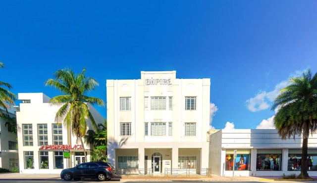 2 Bdr/1 Bth CHIC & COZY Apartment on Collins Ave