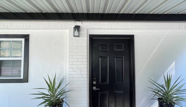 2 Bdrm 2 Ba Gem, Where Comfort Meets Convenience Sports, Fun, Eats & Campus Life