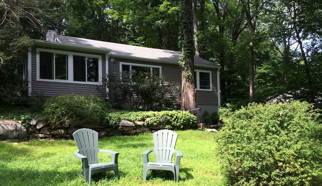 2-bdrm w/ Deck 1 Hr. from NYC!