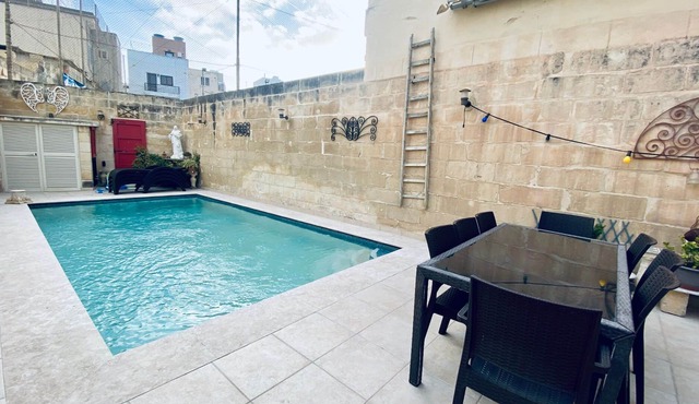 ✓2 BDRM✓Central✓Pool✓BBQ✓Fire Pit✓BRKFAST Menu included