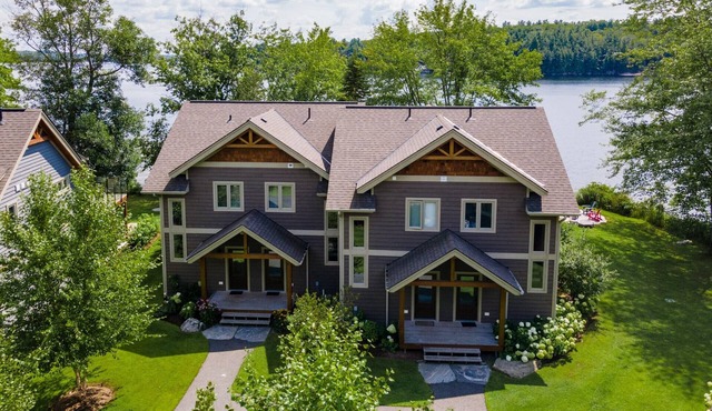 2 bed 1.5 bath cottage on Lake Muskoka