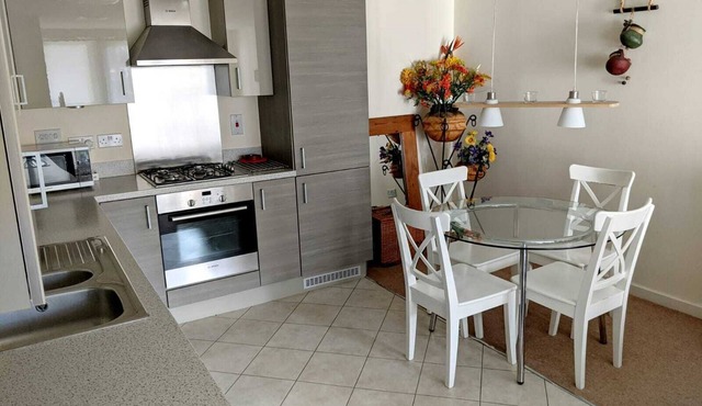 2 Bed, 2 bath apartment Kingston upon Thames/G. London