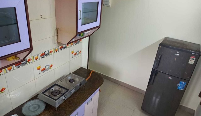 2 Bed, 2 Bath Aptmt with AC, water heater, TV, 24x7 Internet, Fridge, Gas Stove