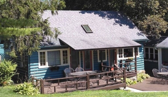 2 Bed/2 bath cabin w/Lake George access