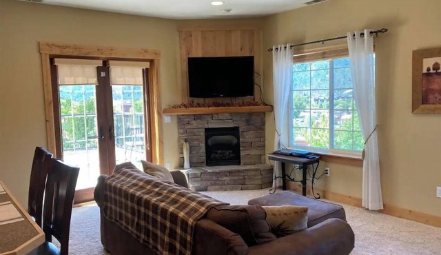 2 bed/2 bath condo w/views near Silver Mountain