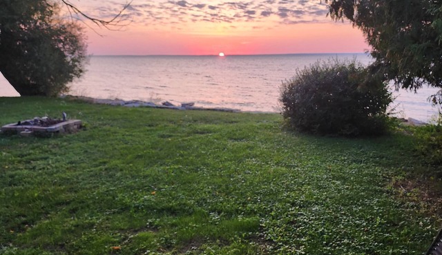 2 Bed 2 Bath House on the Bay!