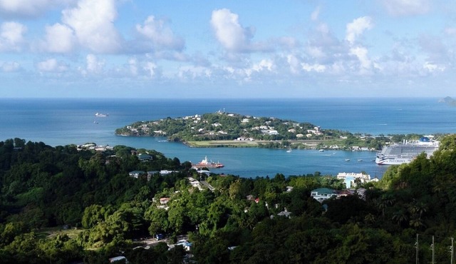 2 bed 2 bath House,Whale watching/2mins from ferry terminal/15mins to RodneyBay
