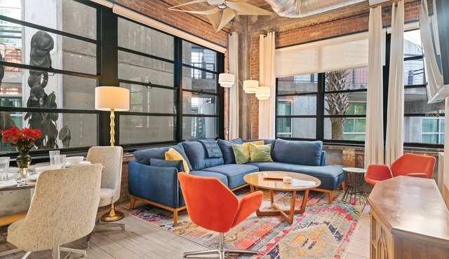 2 Bed/2 Bath Mid-Century Modern Condo Loft, Historic Savannah. Walk everywhere!