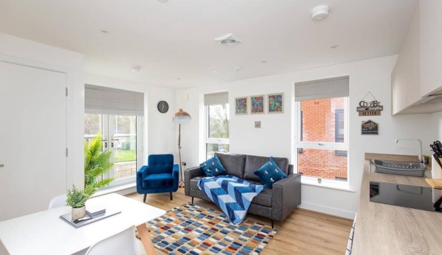 2 Bed 2 Bath | Parking | EV Plug | WiFi | En-suite's | Master King Size Bed