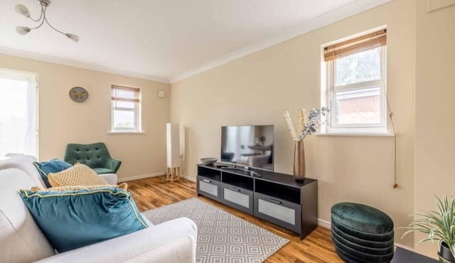 2 Bed/2 Bath/Parking in Slough - By Tempstay