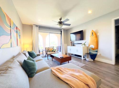2 bed 2 bath penthouse condo with AC and Ocean Views