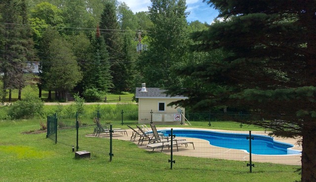 2 bed 2 bath, sleeps 6, free wifi, free parking, recently renovated