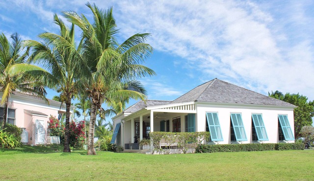 2 Bed 2 Bath Waterfront House located in Schooner Bay, Abaco