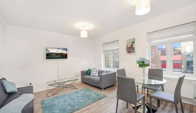2 Bed Apartment- Finsbury Park Station (C)