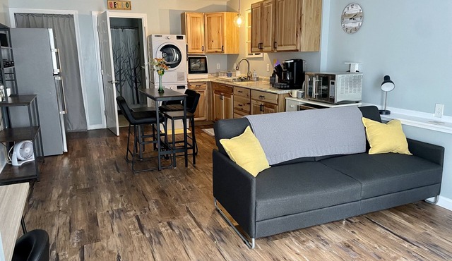 2 bed apartment with everything you should need! 5 min from I-95!