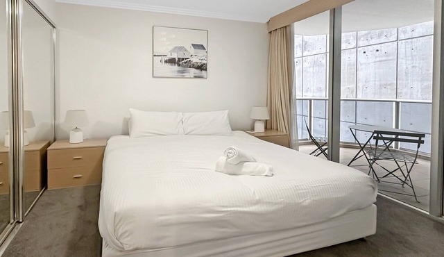2-Bed City Apartment with Gym
