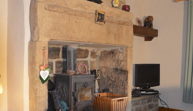 2 Bed Cottage - Sleeps 4 - Pets - Parking