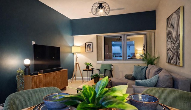 2 Bed Flat - Contractor - Central MK - Parking - Sleeps5