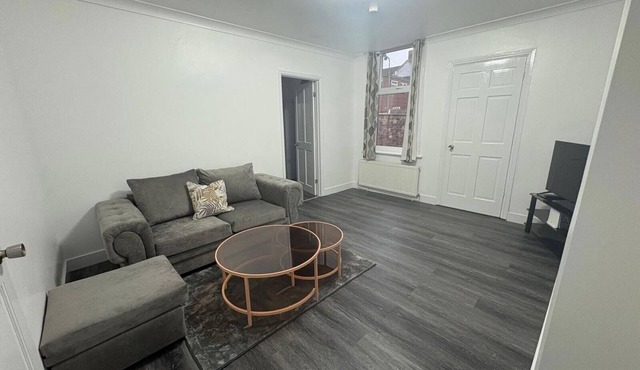 2 Bed Flat - Sleeps 3 - Parking - Wifi