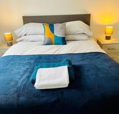 2 Bed Flat - Sleeps 4 - Pets - Garden - Parking