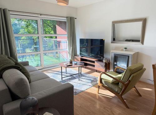 2 Bed Flat - Sleeps 6 - Negotiation for Contractors & Long Stays - Free Parking