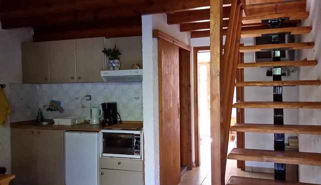 2-Bed 2-Bath Olive Tree Cottage - Sleeps 4