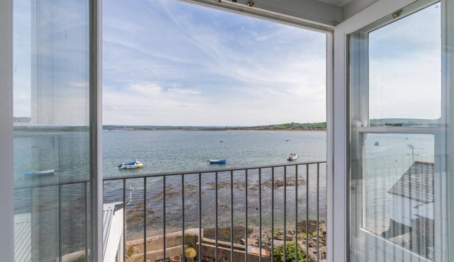 2 Bed in Appledore (oc-corner)