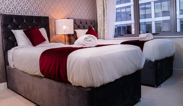 2 Bed-Modern-Apartment-Ensuite with Shower-City Vi