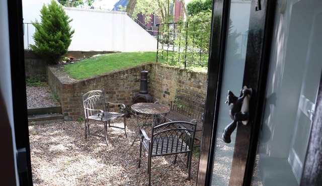 2-Bed, Sleeps 4, Garden