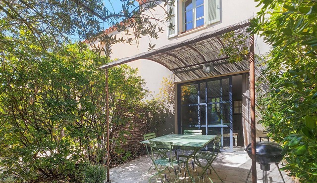 2 bedroom awesome home in Saint-Laurent-de-la-Ca