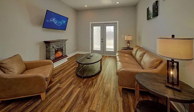 2-Bedroom, 1-Bath Condo | Sleeps 5 | Budget-Friendly + Free Ticket