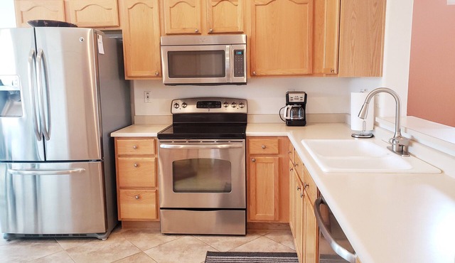 2 Bedroom, 2 bath home in Sun City Grand Golf Resort Community!