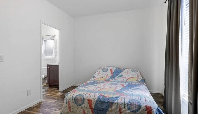 2-bedroom/2 bath studio/guest independent house with a yard in Hayward
