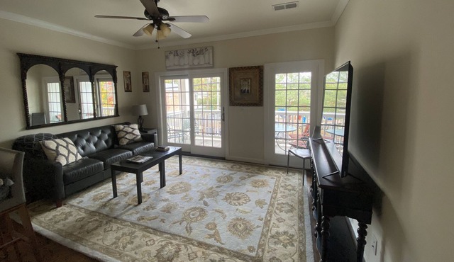 2 Bedroom 2 bath walking distance from Rupp Arena