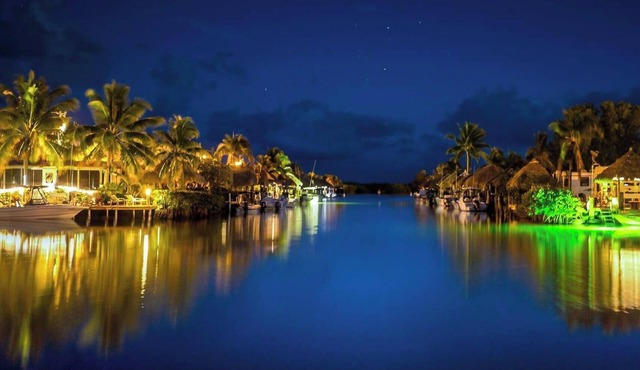 2 bedroom & 25' Boat Dock ~ Waterfront Atlantic Side & PrivateTiki dining, bikes