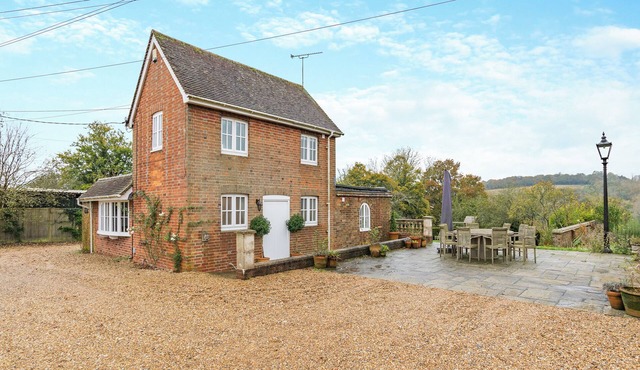 2 bedroom accommodation in East Grinstead