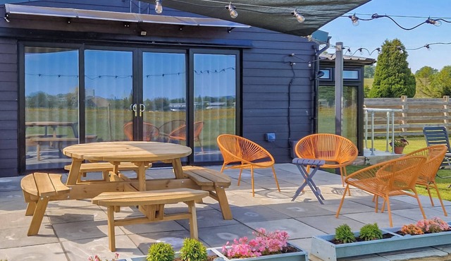 2 bedroom accommodation in Hadlow, near Tonbridge