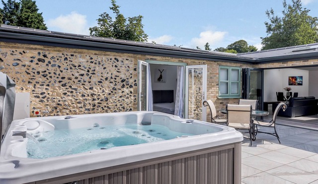 2 bedroom accommodation in Santon Downham