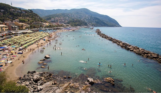 2 bedroom accommodation in Deiva Marina