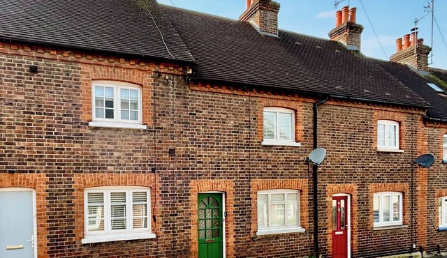 2 bedroom accommodation in All Surrey