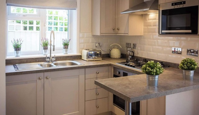 2 bedroom accommodation in Freshwater, Colwell Bay