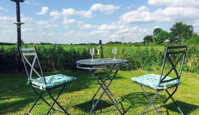 2 bedroom accommodation in Caythorpe, near Nottingham