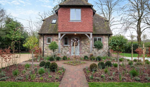 2 bedroom accommodation in Pulborough