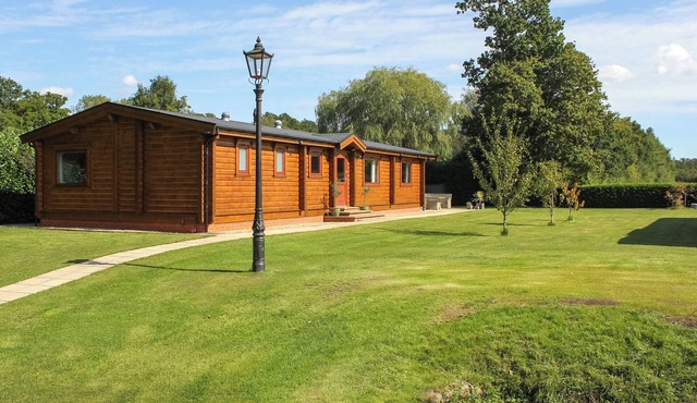 2 bedroom accommodation in Pulborough, near Arundel