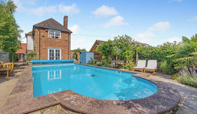2 bedroom accommodation in Faversham