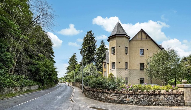 2 bedroom accommodation in Inverness