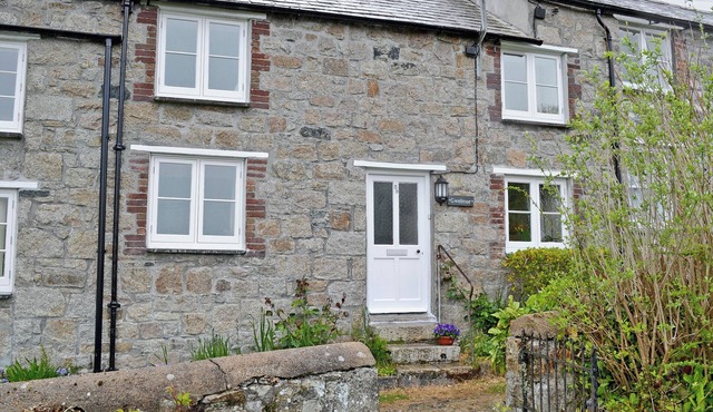 2 bedroom accommodation in Charlestown, St Austell