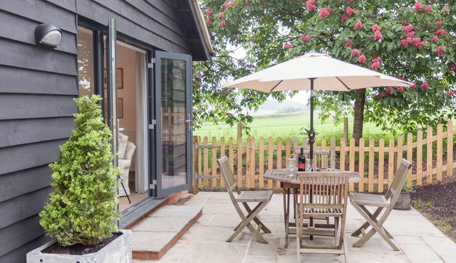 2 bedroom accommodation in Beauworth, near Alresford