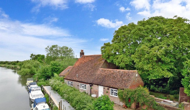 2 bedroom accommodation in Plucks Gutter, near Canterbury